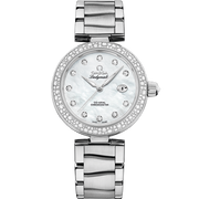 Quadrante argentato con motivo a onde in rilievo e lancette in acciaio lucido dell’Omega De Ville Ladymatic Co-Axial Chronometer 34 mm